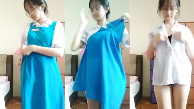 Cute malaysian xmm show off her petite body