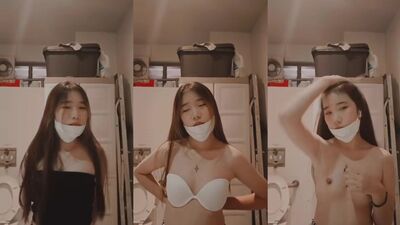 sg xmm show off her boobs