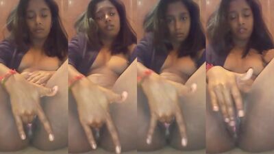 Kaylee fingers Pussy