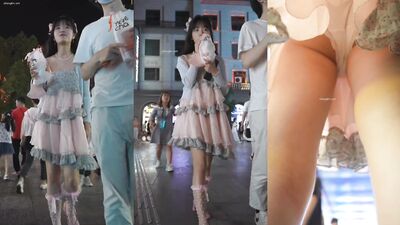 roaming the street catching upskirt