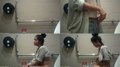 sg caught in public toilet [4]