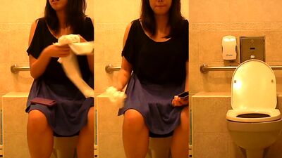 sg caught in public toilet [8]