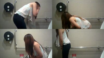 caught spy cam in Malaysia toilet [4]