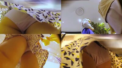 お買い物中の童顔私服JKのセルフ下着チェック